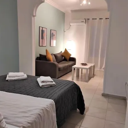 3 Minutes Walk To Acropolis, Stylish * אתונה