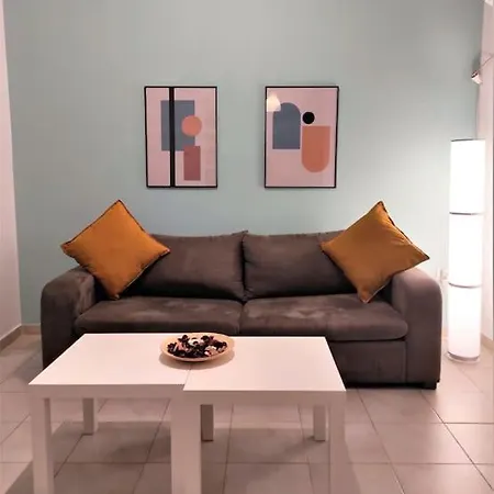 3 Minutes Walk To Acropolis, Stylish דירה *