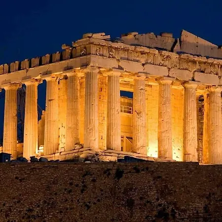 3 Minutes Walk To Acropolis, Stylish דירה